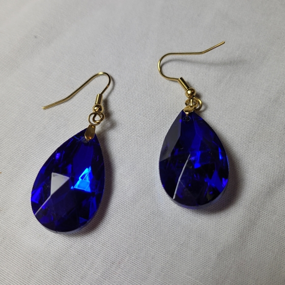 Jewelry - Sapphire colored Dangle Earrings